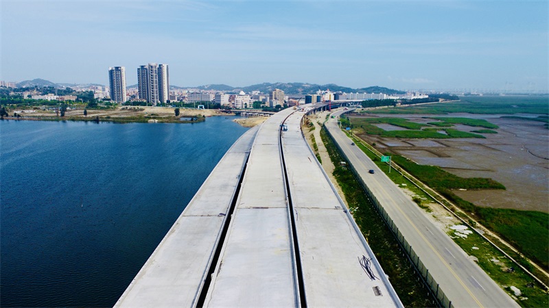 中建五局土木工程：泉州海湾大道项目白奇大桥全线贯通