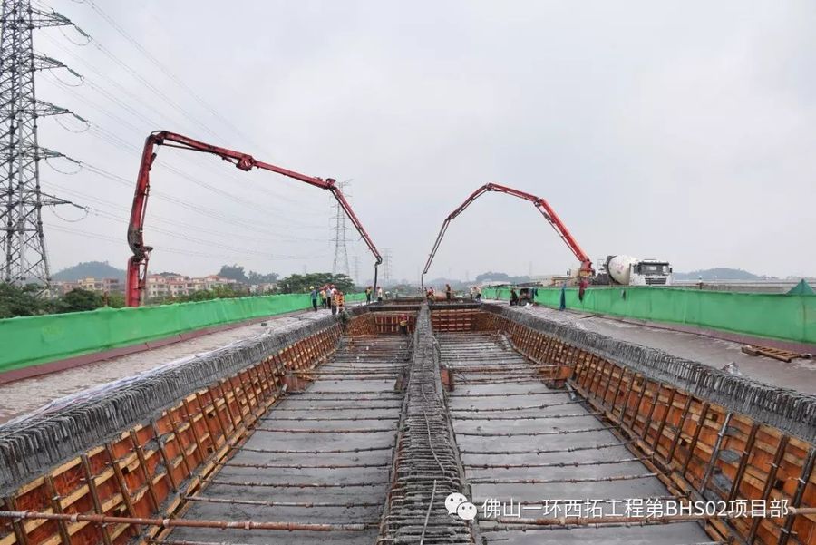 三一重工泵车、混凝土搅拌运输车浇筑现场 - 佛山一环西拓工程02标金港立交桥现浇梁混凝土浇筑完成