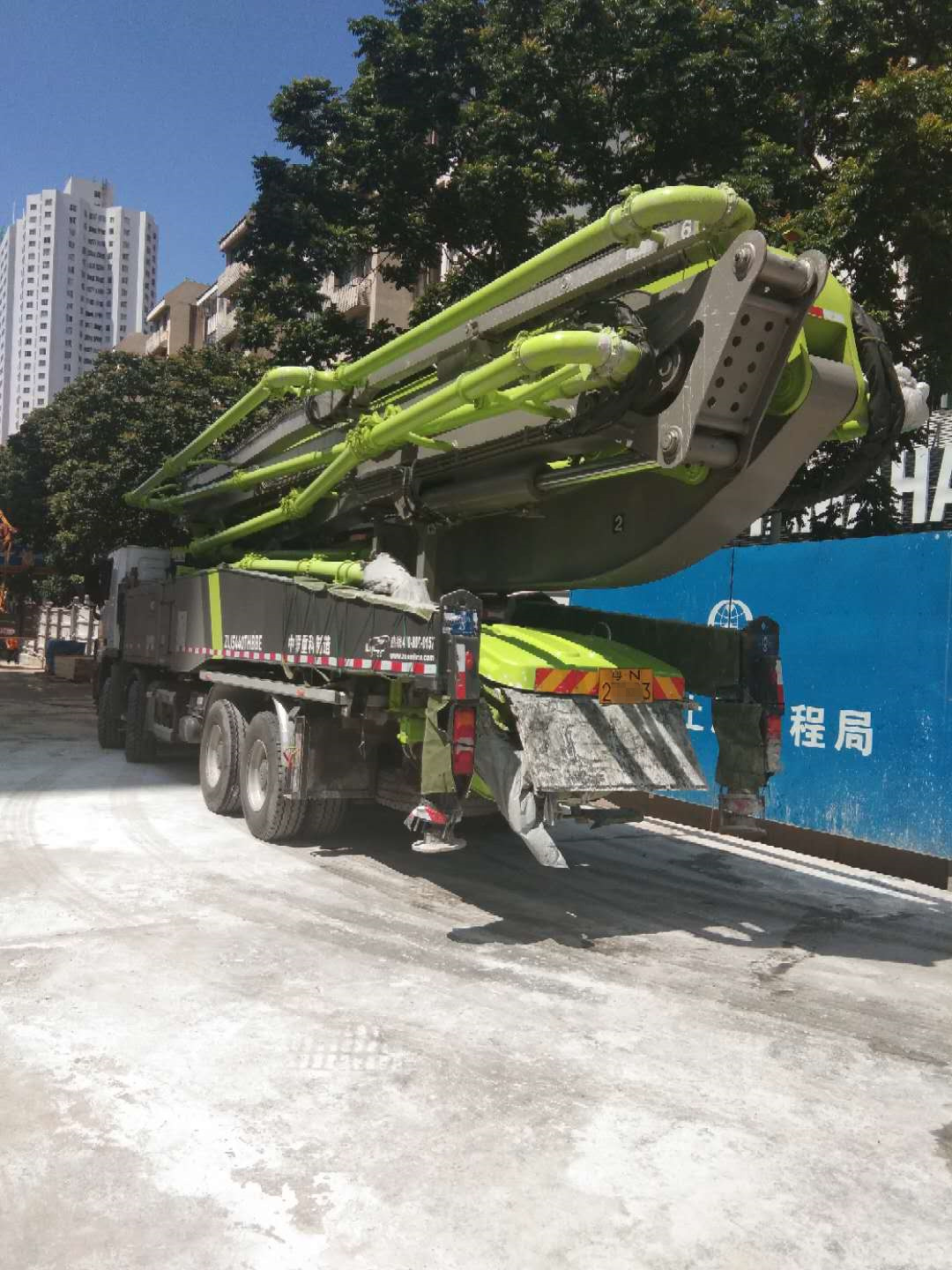 广州2018年国五6节臂56米中联重科混凝土泵车，奔驰底盘