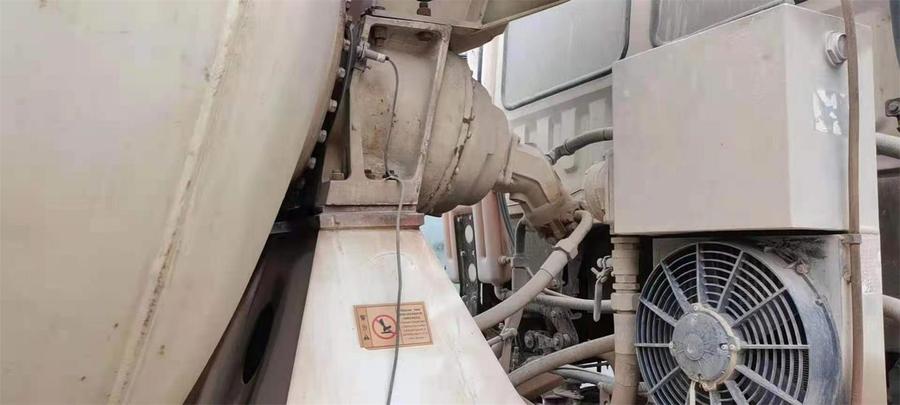广州一批华菱星马混凝土搅拌运输车，2014、2015和2016年