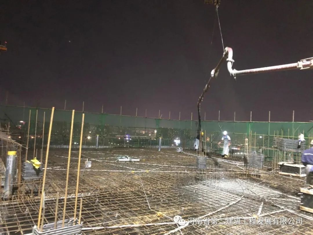 河南省第二建筑工程公司新乡市国悦城誉府一期9#楼主体结构顺利封顶