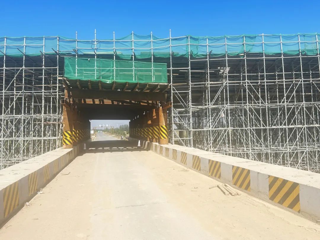 中交一公局河南鹤壁国道107项目淇河特大桥最后一联现浇梁混凝土浇筑完成