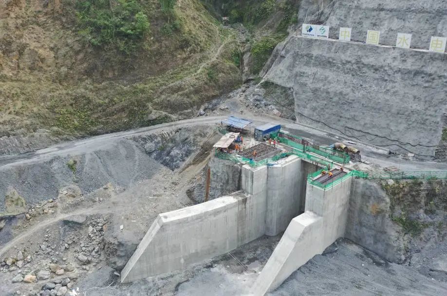 水电十一局二分局尼泊尔塔纳湖水电站项目尾水渠边墙混凝土浇筑完成