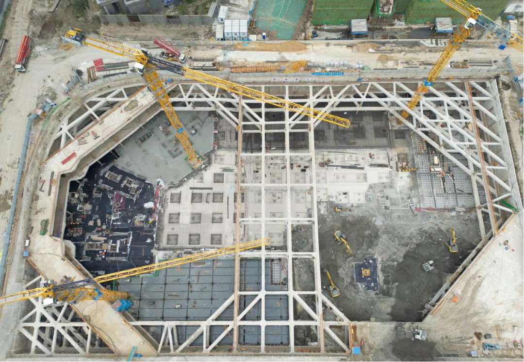 三一重工泵车浇筑现场 - 武汉二七高塔项目、杭州SKP主体总承包项目相继完成首块底板砼浇筑