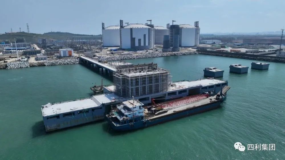 山东龙口黄埔LNG一期接收站项目码头操作平台混凝土框架浇筑完成