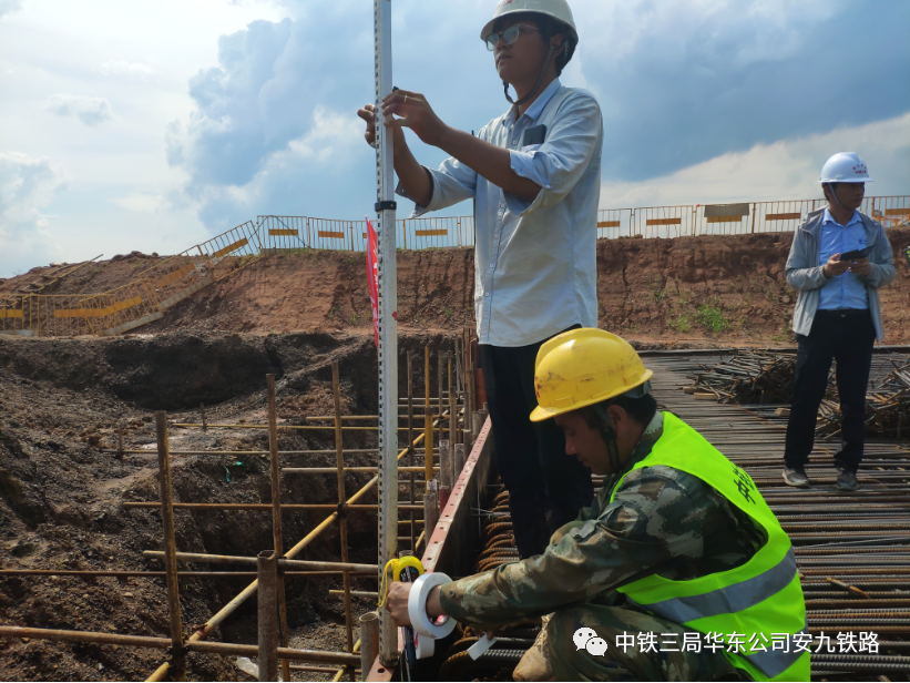 中铁三局华东公司安九铁路全线首个旅客地道混凝土浇筑完成