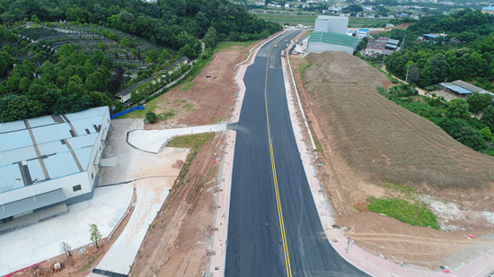 电建市政：天津公司长沙雨花PPP项目柳树塘路二期沥青路面摊铺完成