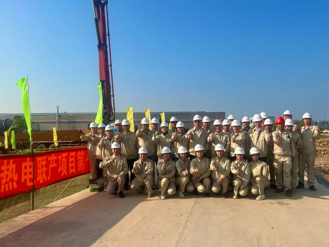 三一重工泵车浇筑现场 - 东亚电力阳江高新区天然气热电联产项目主厂房浇筑第一罐混凝土完成