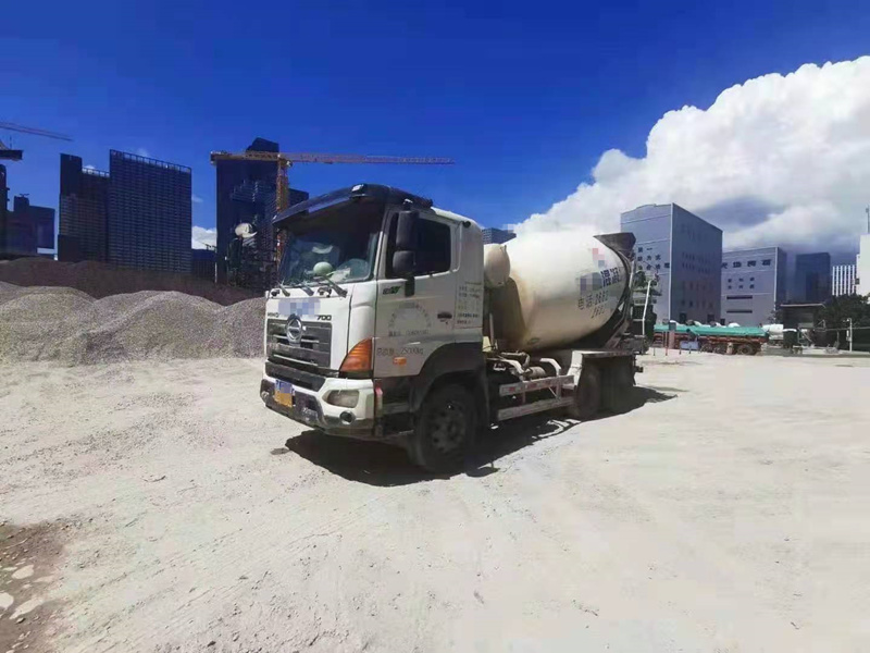 广州一批2014和2015年广汽日野700混凝土搅拌运输车，10方罐