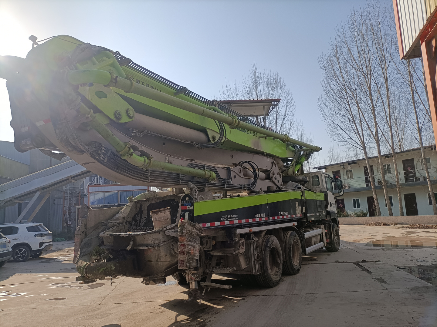 济宁市2021年50米中联重科混凝土泵车，汕德卡底盘