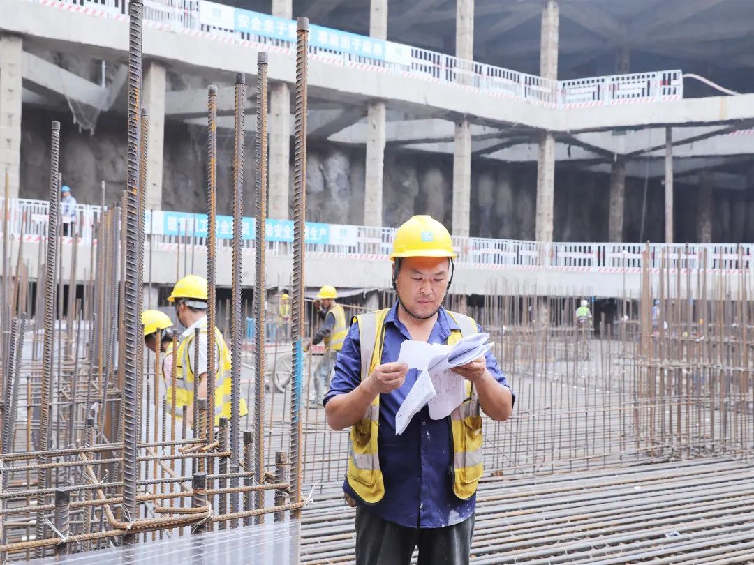 中建八局杭州SKP项目B幢塔楼1.7万方底板大体积混凝土浇筑完成