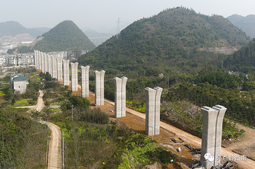 峡谷村特大桥成型墩身 - 盘兴铁路峡谷村特大桥32#-33#墩跨现浇双线简支单箱单室箱梁砼浇筑完成