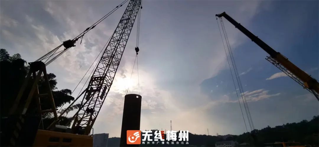 新建瑞梅铁路（广东段）3标梅江特大桥首个墩身成功浇筑混凝土