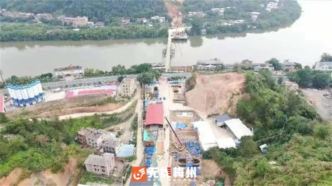 新建瑞梅铁路（广东段）3标梅江特大桥首个墩身成功浇筑混凝土