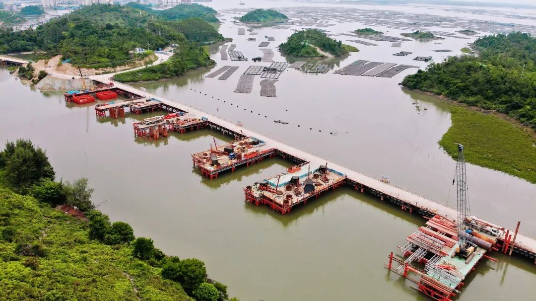 广西北投集团完成广西第一跨海大桥龙门大桥东岸主塔承台砼浇筑