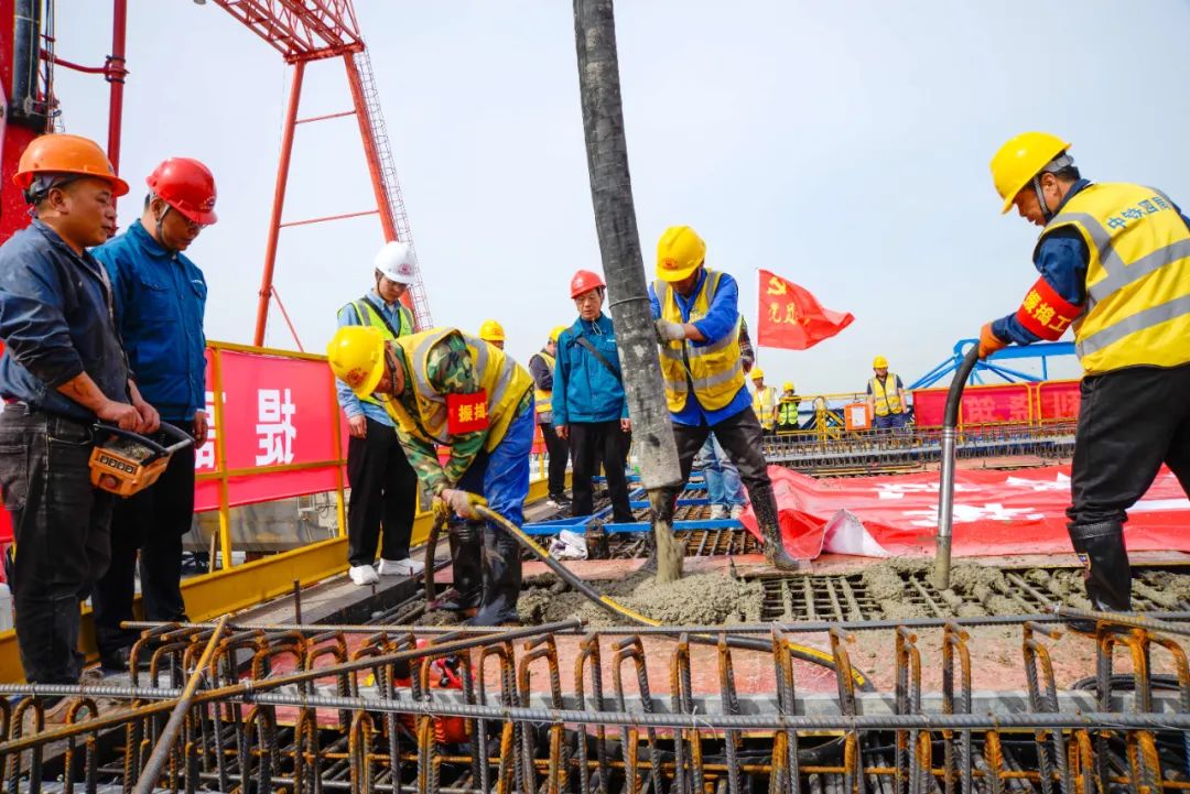 服务上海至南京至合肥高铁、沪苏通铁路！上海市宝慧制梁场完成首榀箱梁混凝土浇筑