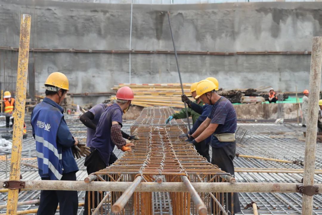 西安市莲湖区第二学校项目最后一块筏板基础混凝土浇筑完成