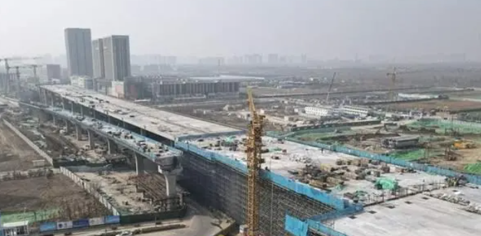 G104京岚线济南黄河公路大桥扩建工程主桥南岸段首座匝道桥开始浇筑