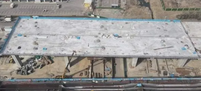 G104京岚线济南黄河公路大桥扩建工程主桥南岸段首座匝道桥开始浇筑