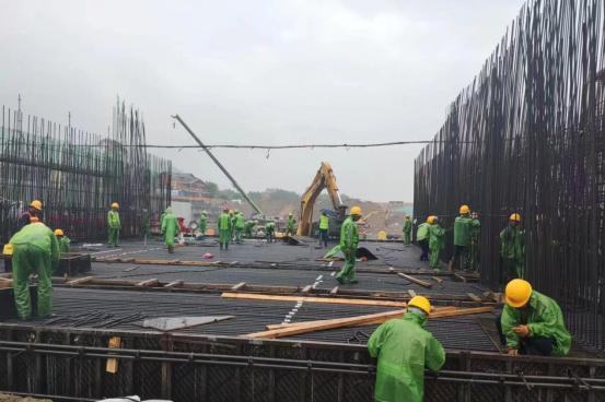 福建漳州龙海市西溪除险加固工程项目一期闸室底板混凝土浇筑完成