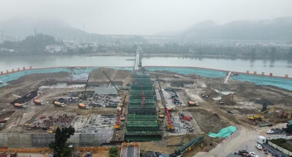 混凝土搅拌运输车浇筑现场 - 福建漳州龙海市西溪除险加固工程项目一期闸室底板混凝土浇筑完成