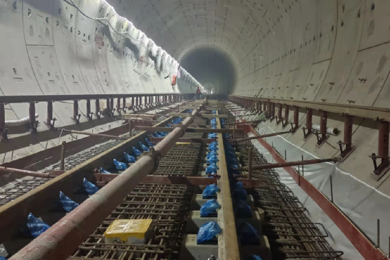 待浇筑的道床 - 杭州机场轨道快线文三路—3号风井区间左线430米长管泵送浇筑开始