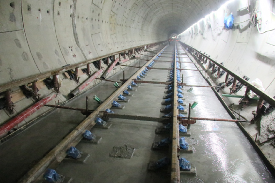浇筑完成的道床 - 杭州机场轨道快线文三路—3号风井区间左线430米长管泵送浇筑开始