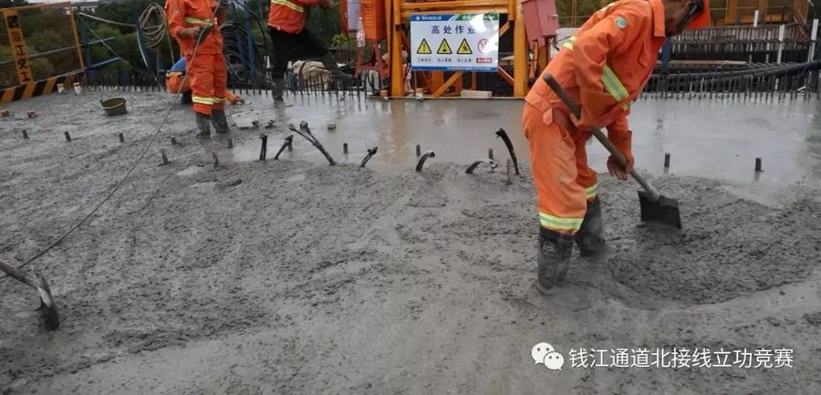 钱江通道北接线PPP项目周王庙主线桥悬臂现浇箱梁0＃块混凝土浇筑