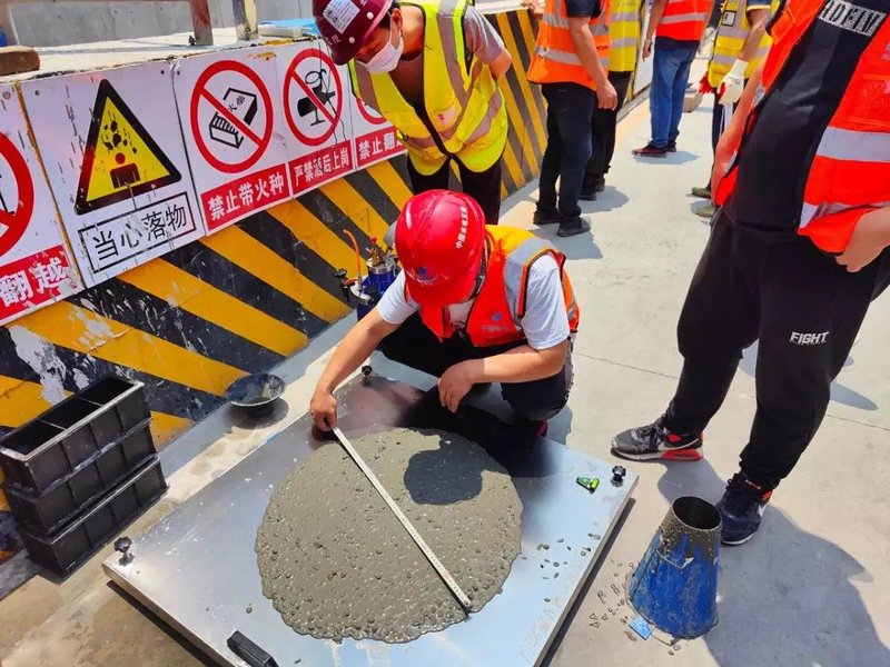 深圳地铁12号线轨道一工区海上世界站左右线自密实混凝土浇筑完成