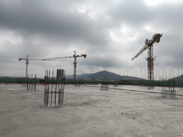 中铁二局深圳公司珠海崇达项目首块高大支模顶板混凝土浇筑完成