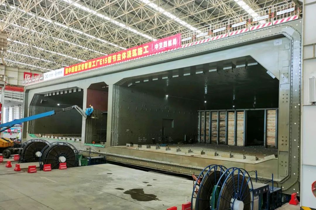 中交四航局牛头岛海上沉管智慧工厂：深中通道项目E15管节浇筑完成