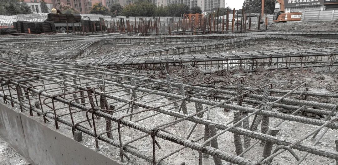杭州市国际会展中心地下公共停车库工程第一块混凝土支撑梁浇筑完成
