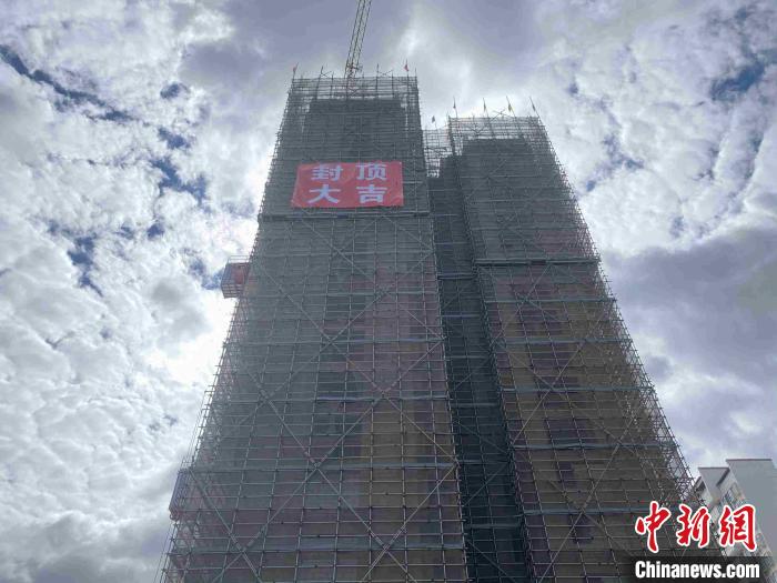 广州南沙万顷沙安置区一期项目封顶 杨锦 摄