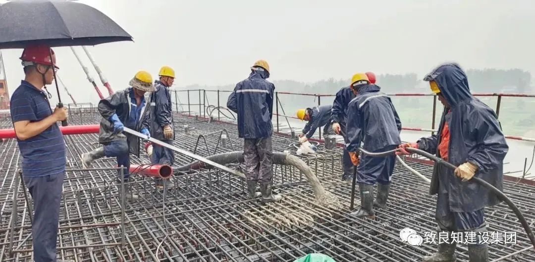安徽G237蒙城绕城段一级公路改建工程涡河五桥首段牵索挂篮现浇箱梁浇筑完成