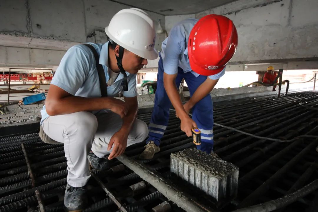中铁隧道局深中通道东人工岛堰筑段完成超大体量单次混凝土浇筑