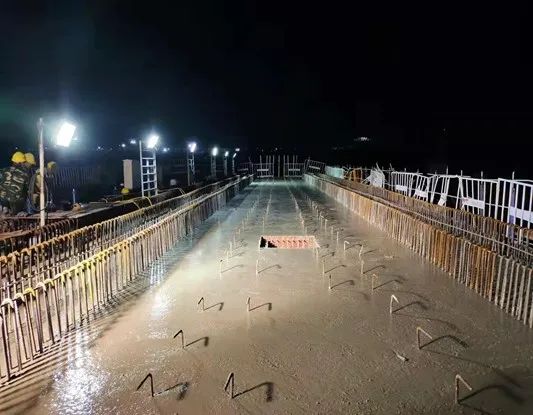 中铁隧道市政公司：温州灵昆车辆段A标桥梁主体工程混凝土浇筑完成
