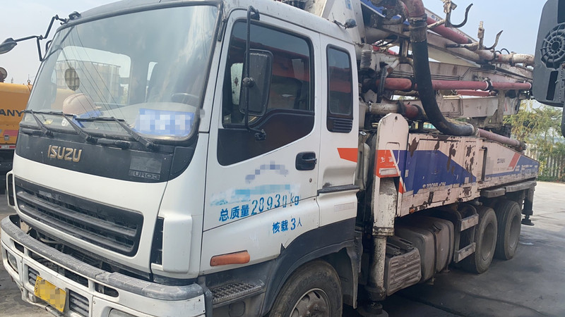 广州2011年40米中联重科混凝土泵车，五十铃底盘