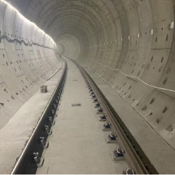 地下线成品道床展示 - 中铁一局：佛山地铁3号线驹荣北路站~三洪奇站段实现双线短轨通